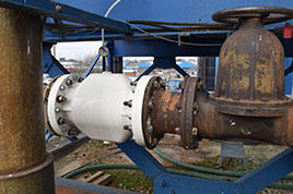 Le valvole a manicotto AKO regolano il trasporto di acqua acidificata nella produzione di cavi d’acciaio